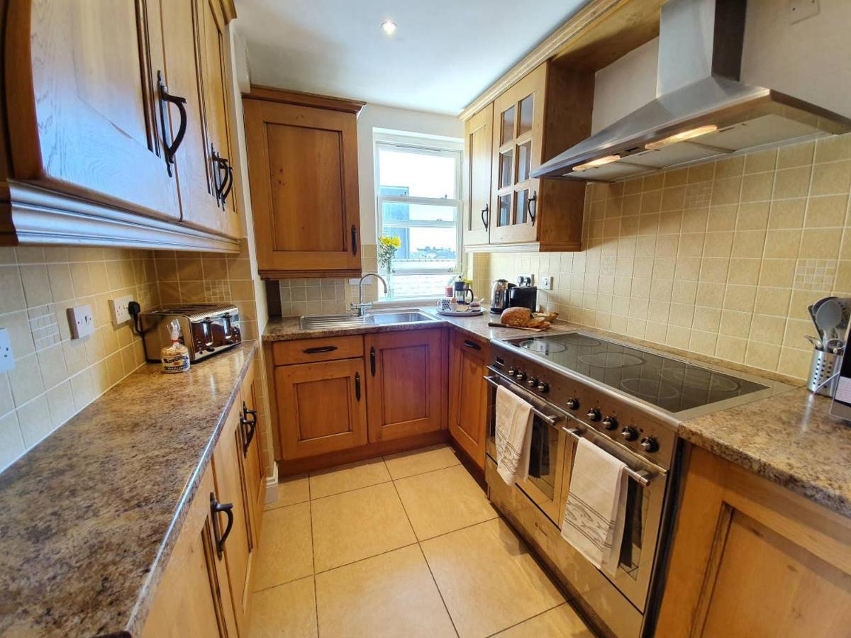 Stylish Flat In Central Tenby & Free Parking Εξωτερικό φωτογραφία